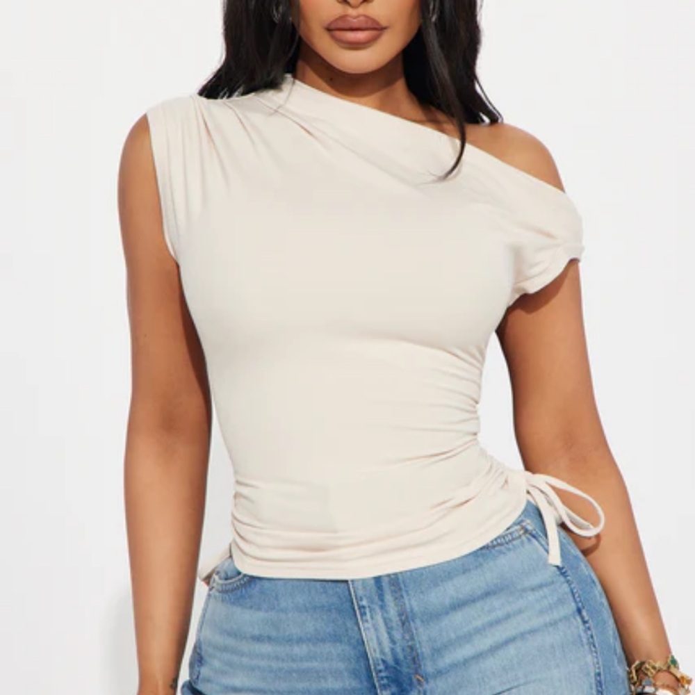 🖤Pick 5/$25 Brand New Fashion Nova Vera One Shoulder Top - Beige - Size Small